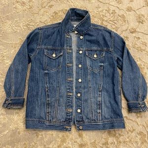 Old navy jean jacket worn for one event in amazing condition!
